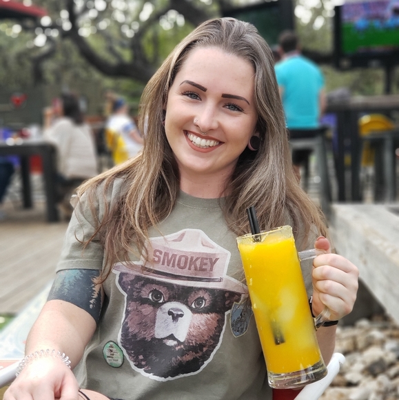 Meet your Posher, Whitney - Picture 1 of 1